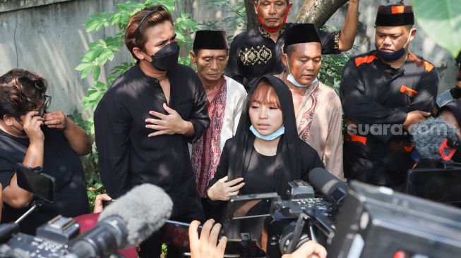 Publik Ramai Memberi Respon Duka: Mpok Alpa Wafat