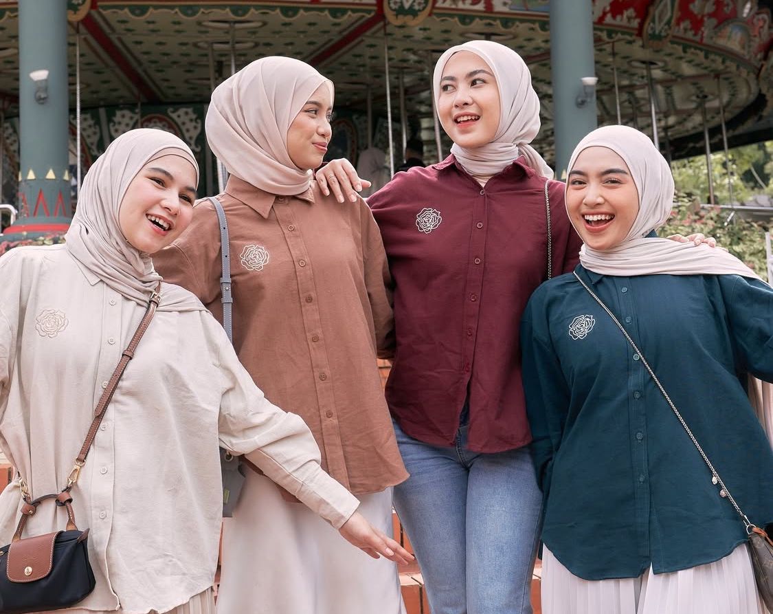 Tren Fashion Indonesia 2025: Streetwear Generasi Z, Modest Wear Global, dan Digital Fashion