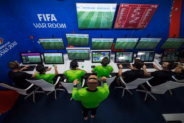VAR AI: Dampak Teknologi Terhadap Hasil Pertandingan Sepak Bola 2025