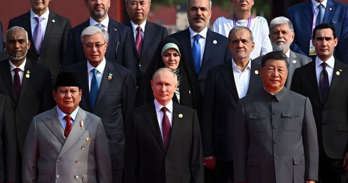 Politik Global dan Indonesia 2025: Pergeseran Kekuatan Dunia, Diplomasi Ekonomi, dan Tantangan Geopolitik Baru